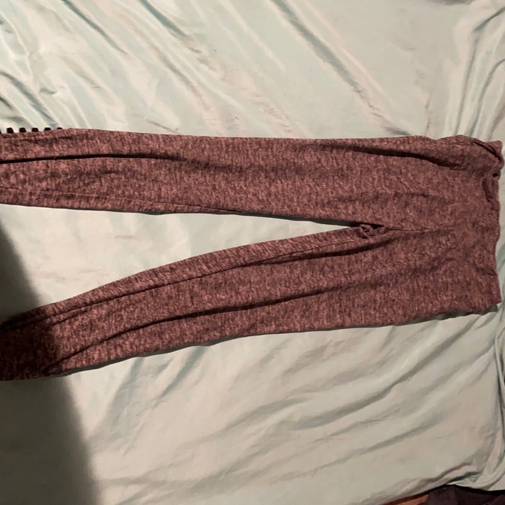 Women’s gray soft leggings with banded ankles